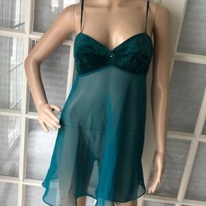 Victoria’s Secret Vntg green velvet/sheer chemise